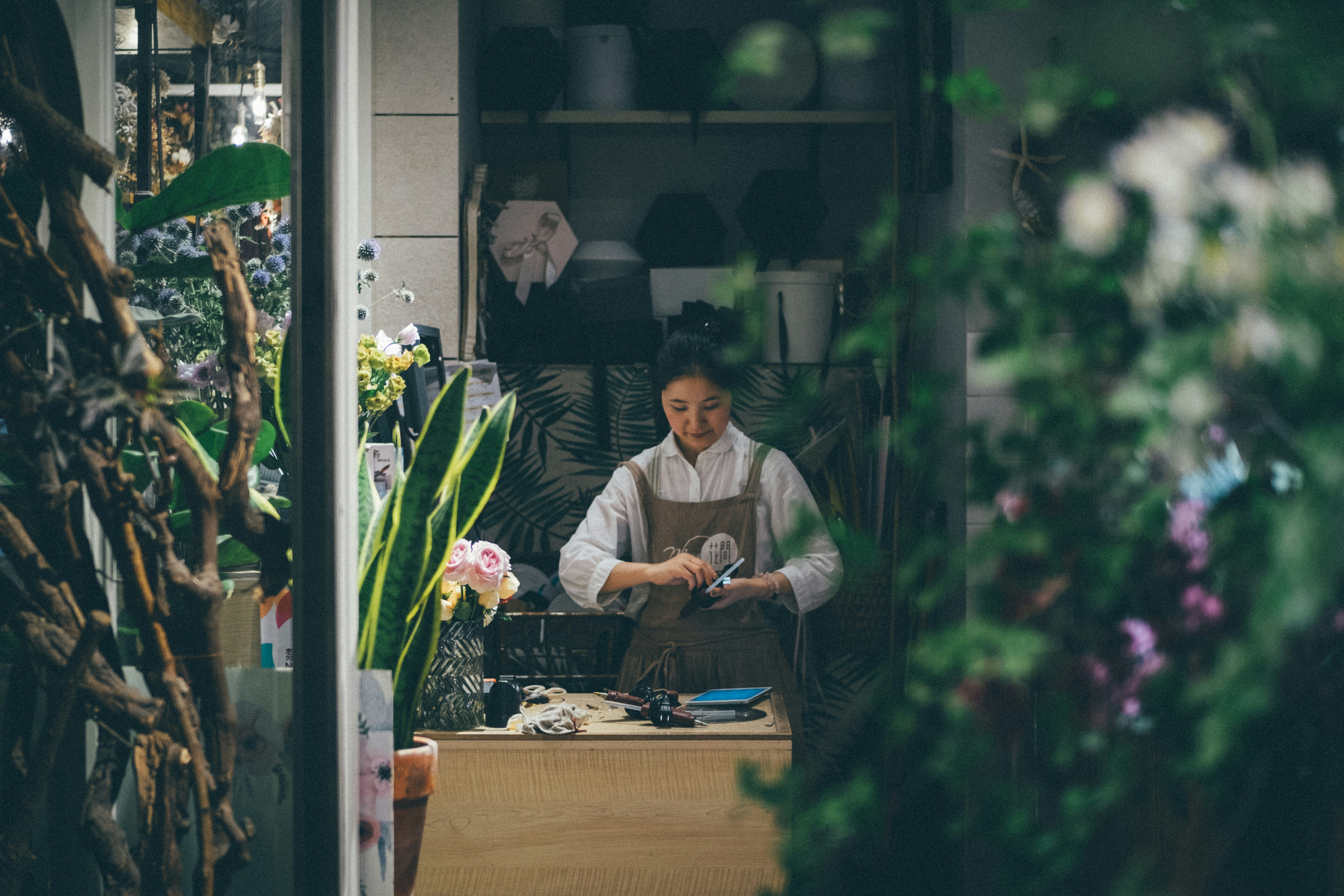 High-Performing Luxury Flower & Gift Shop For Sale